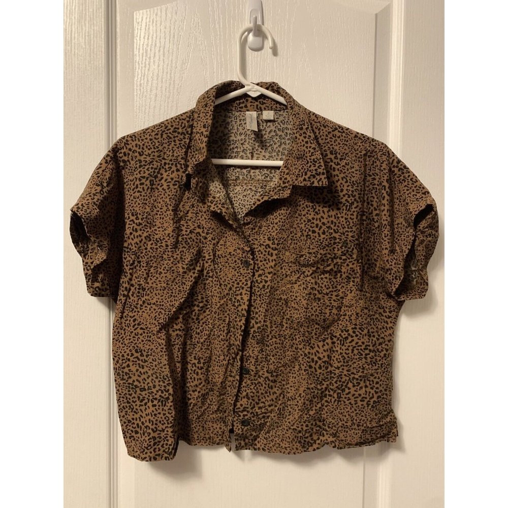 Young Hearts Run Free Womens Size Small Crop Top Button Down Cheetah Print G125